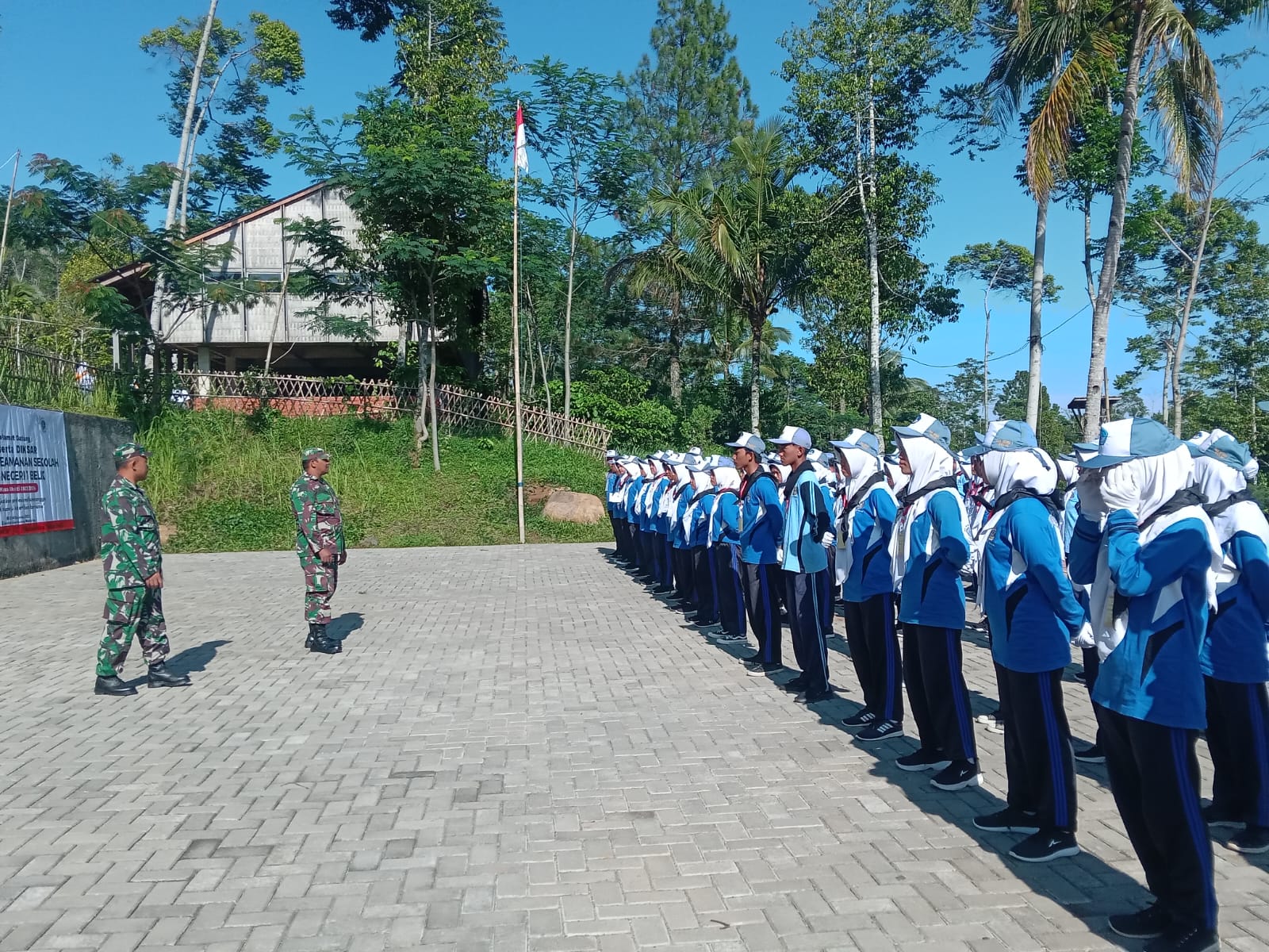 Basic Leadership Training kepada Siswa SMAN 1 Belik Bersama Babinsa