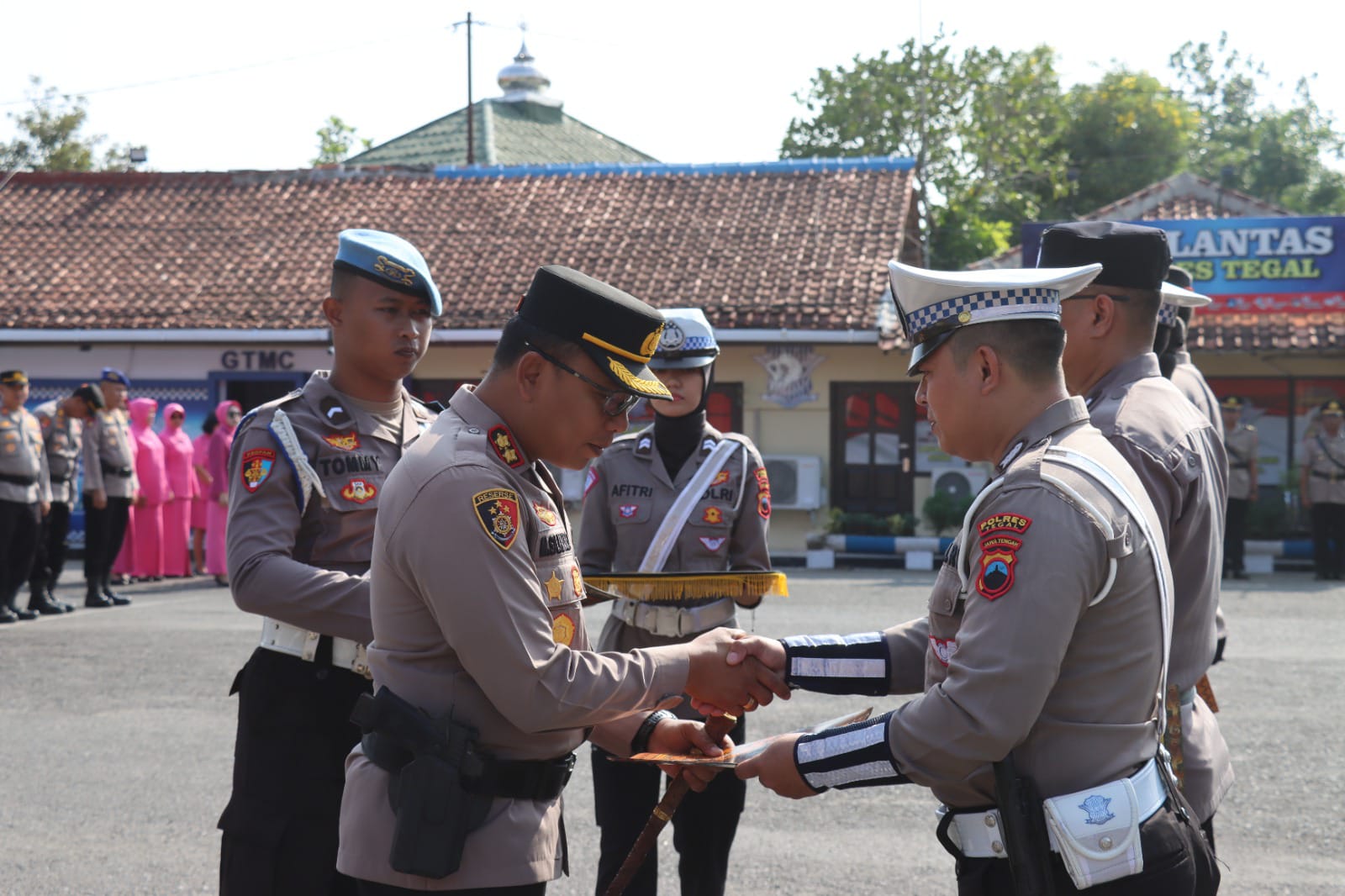 Kapolres Tegal Pimpin Sertijab Kapolsek Bojong dan Kapolsek Kramat