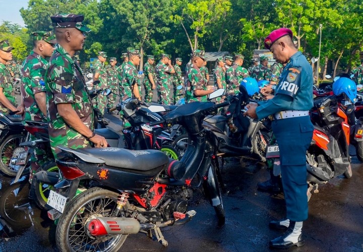 Cegah Pelanggaran, Yonif 1 Marinir Laksanakan Sidak Kendaraan Bermotor