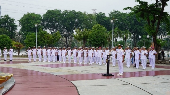 Mengenang Jasa Para Pahlawan, Seklem AAL Ikuti Upacara dan Tabur Bunga di TMP 10 November Surabaya