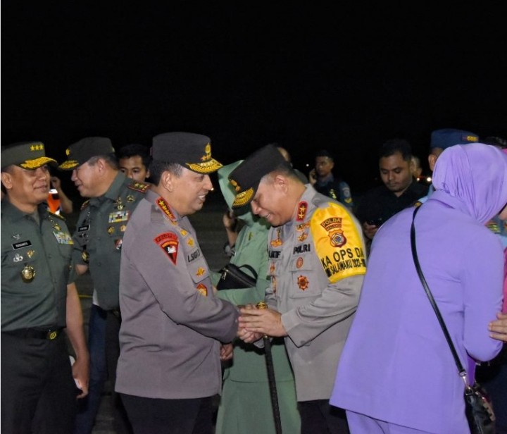 Kapolri dan Panglima TNI Tiba di Ambon, Disambut Kapolda dan Pangdam