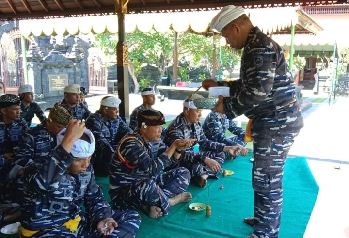 Jelang Pergantian Tahun, Prajurit Brigif 2 Marinir Laksanakan Doa Bersama Lintas Agama