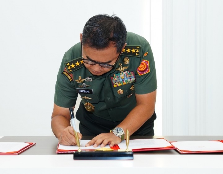 Kasum TNI Tandatangani Berita Acara Komitmen RB TNI Tahun 2024