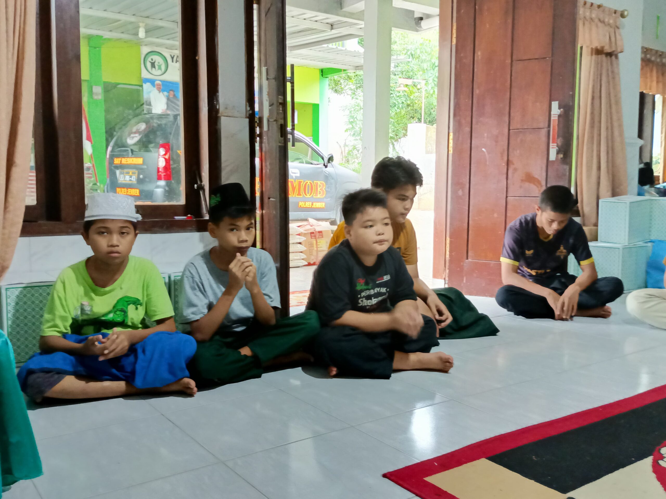 Polres Jember Tebar Kepedulian Bersama Anak Yatim di Bulan Ramadhan