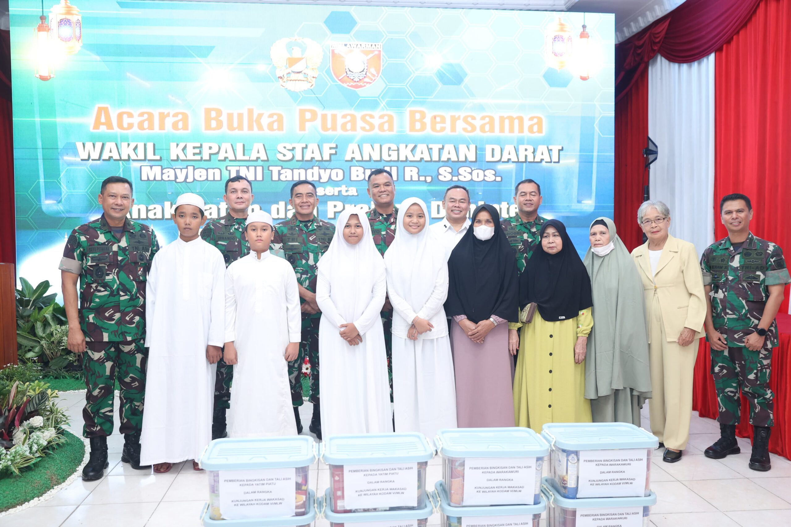 Wakasad Buka Bersama Prajurit dan Anak Yatim Di Benua Etam Kalimantan Timur