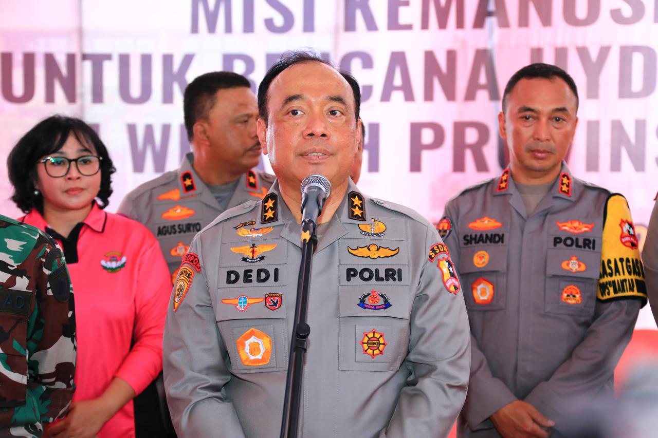 As -SDM Kapolri dan Rombongan Hibur Anak-anak Korban Banjir Demak di Posko Trauma Healing