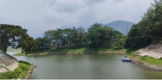 Wisata Waduk Selorejo dengan View Gunung yang Megah