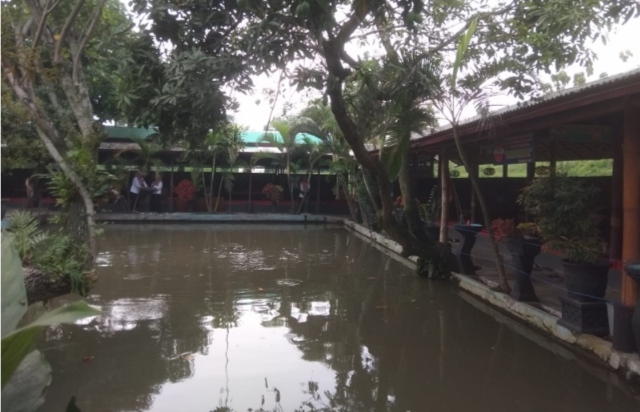 Lesehan Sribu Asri Pare : Pemancingan dan Aneka Satwa Cantik