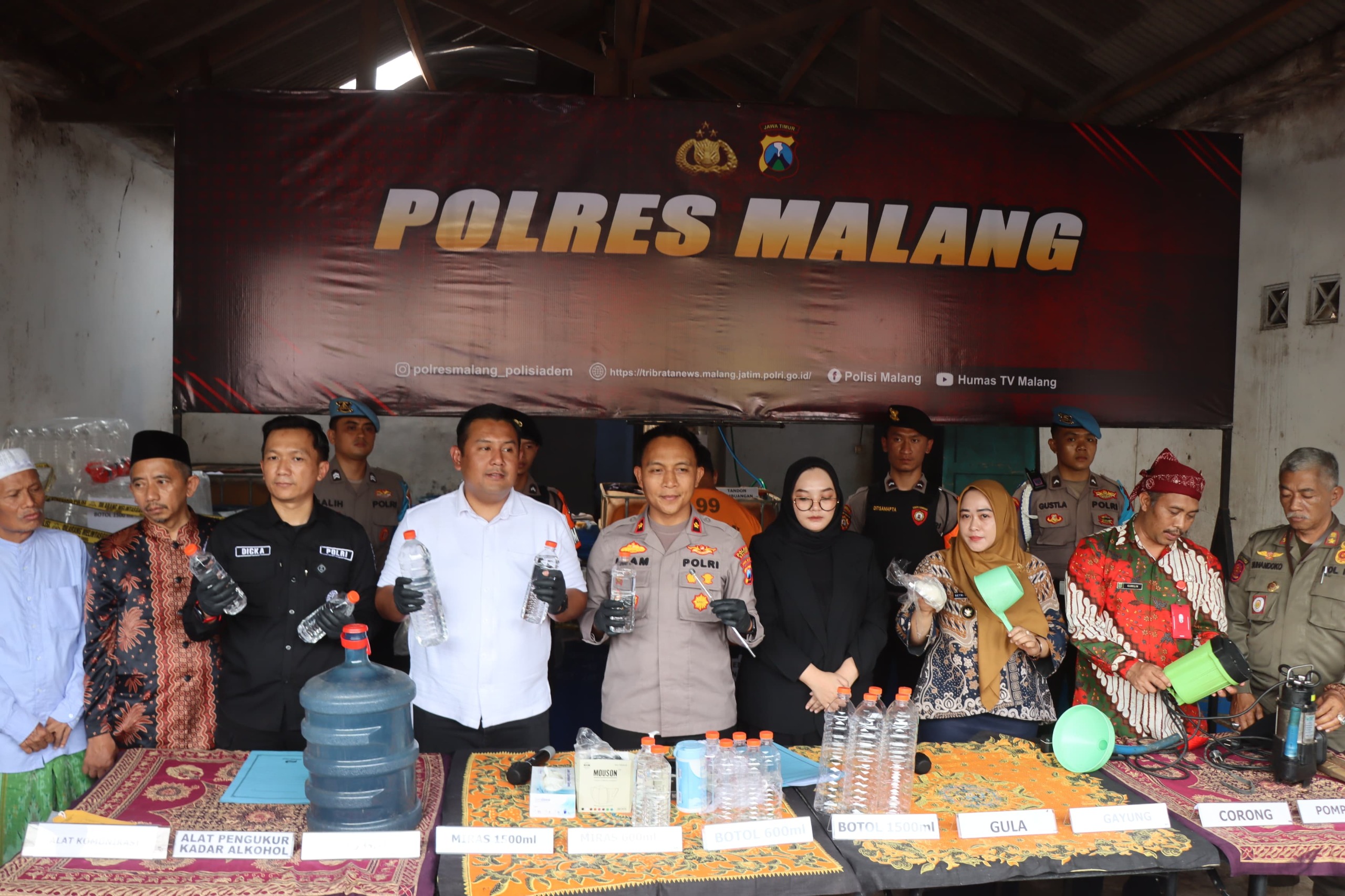 Polisi Bongkar Pabrik Miras Rumahan di Malang, Sekali Produksi Bisa Capai 250 liter Arak