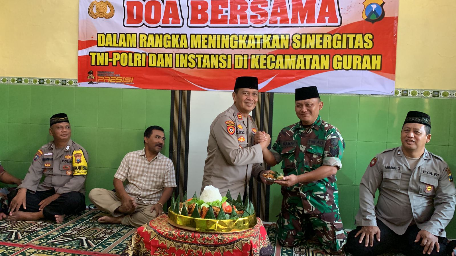 TNI-Polri di Gurah Gelar Doa Bersama Pemerintah Kecamatan Tingkatkan Sinergitas dan Silaturahmi