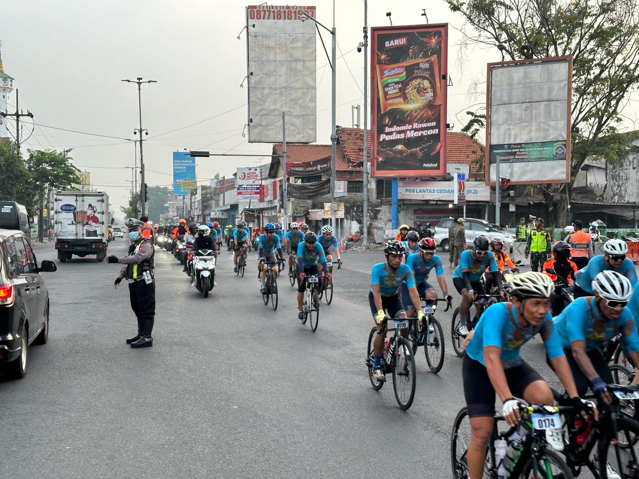 Polresta Sidoarjo Amankan Jalur Tour de Panderman 2024 Warga Antusias Suport Para Pembalap