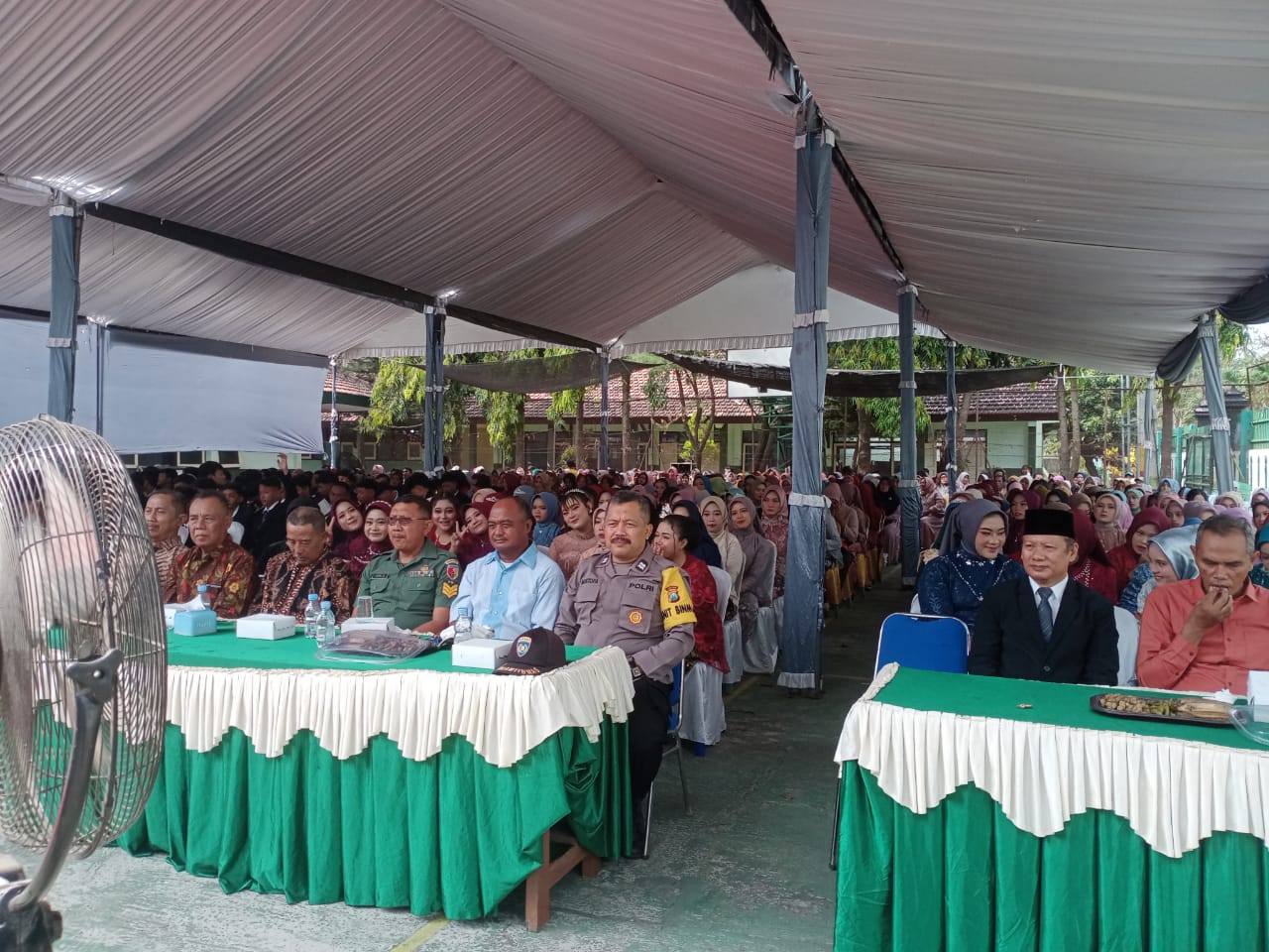 Kanit Binmas Polsek Kunjang Hadiri Tasyakuran Akhir Pembelajaran Kelas IX SMPN 2 Kunjang