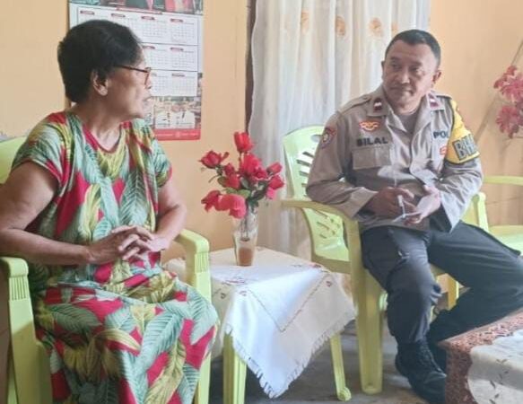 Bhabinkamtibmas Polsek Singkil Laksanakan Giat Sambang Warga di Kelurahan Wawonasa