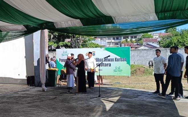 Polsek Wanea Lakukan Pengamanan Penyerahan Hewan Qurban Polda Sulut oleh Kapolda Sulawesi Utara