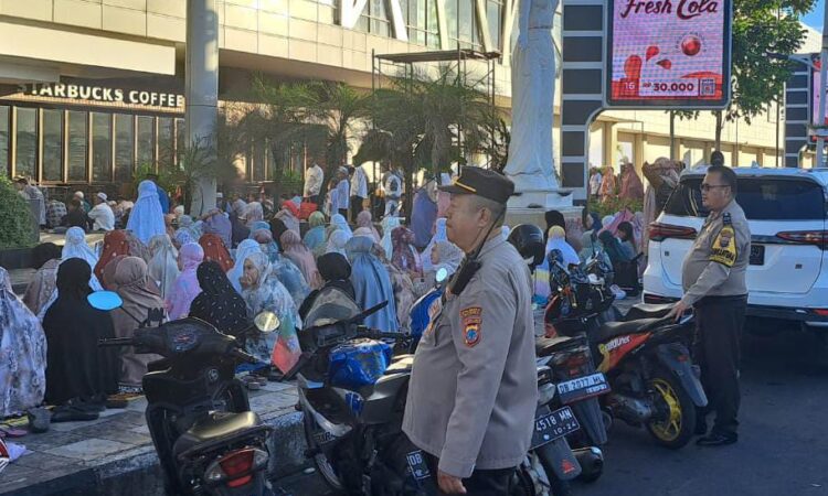 Personel Polsek Sario Amankan Sholat Idul Adha di Mantos 3