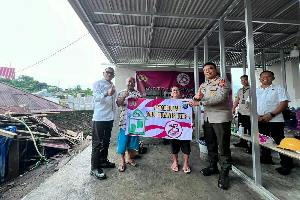 Sambut Hari Bhayangkara ke-78, Kapolda Tinjau Progres Bedah Rumah Salah Satu Warga Kelurahan Wanea