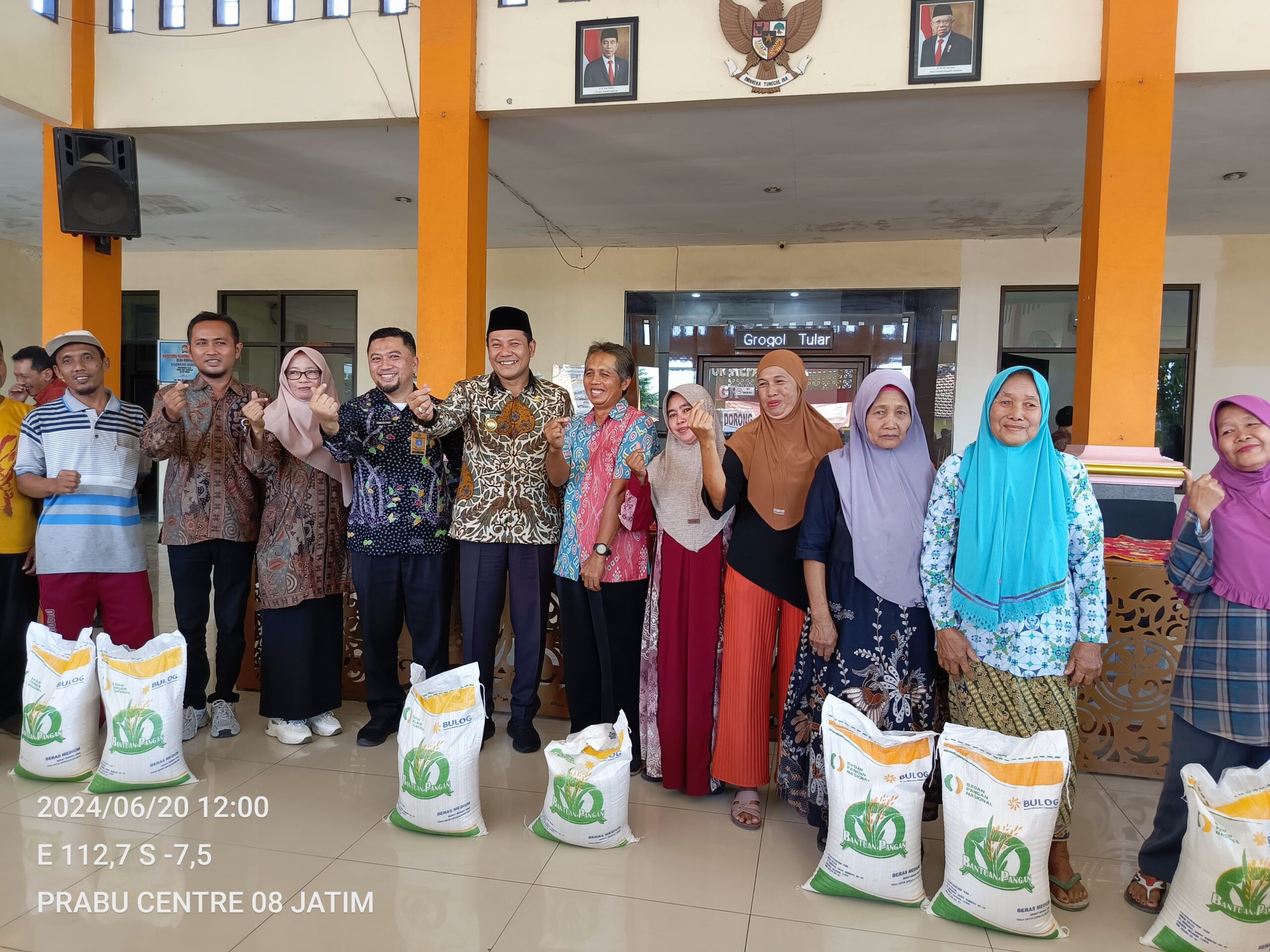 Plt Bupati Subandi SH, M.Kn Hadiri Program Bantuan Pangan 4 Desa Di Kecamatan Tulangan