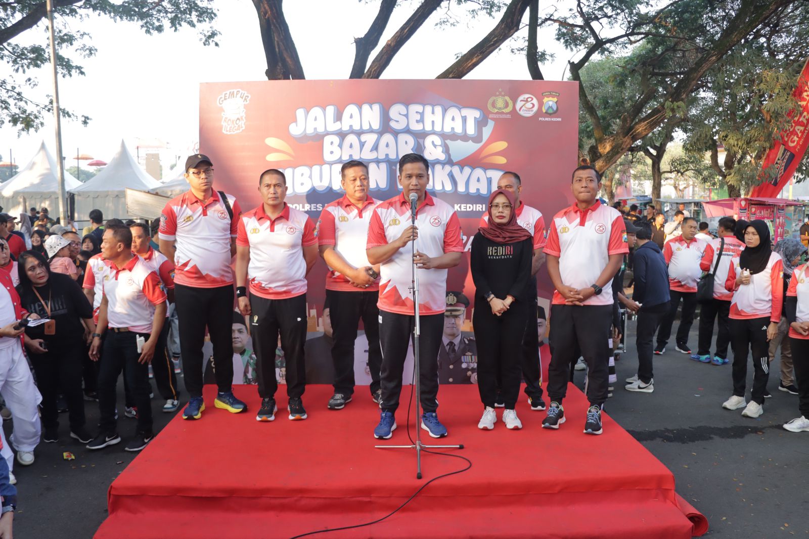 Gelar Jalan Sehat HUT Bhayangkara ke-78, Polres Kediri Sukses Hadirkan Ribuan Masyarakat di SLG