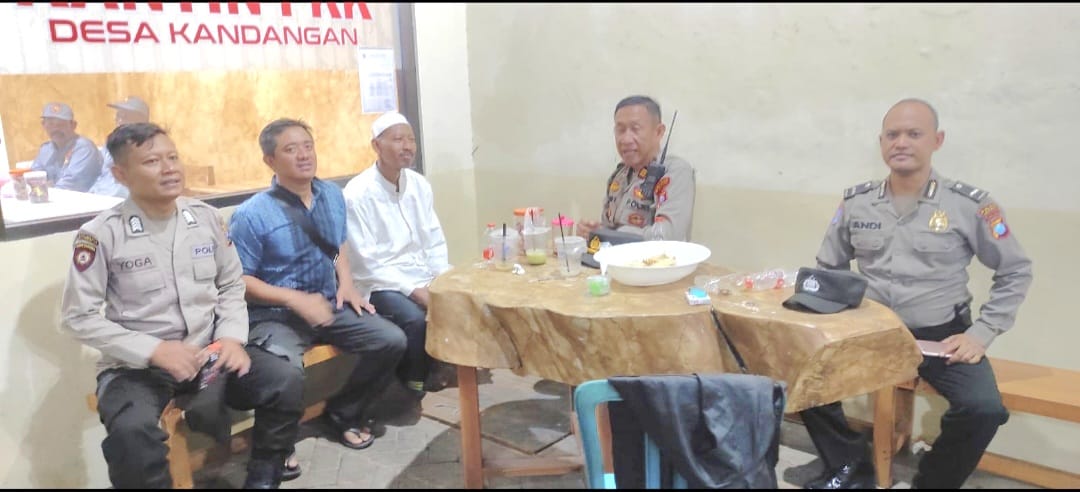 Jalin Kedekatan dengan Warga, Kapolsek Kandangan Imbau Jaga Kondusifitas Kamtibmas Jelang Pemilukada