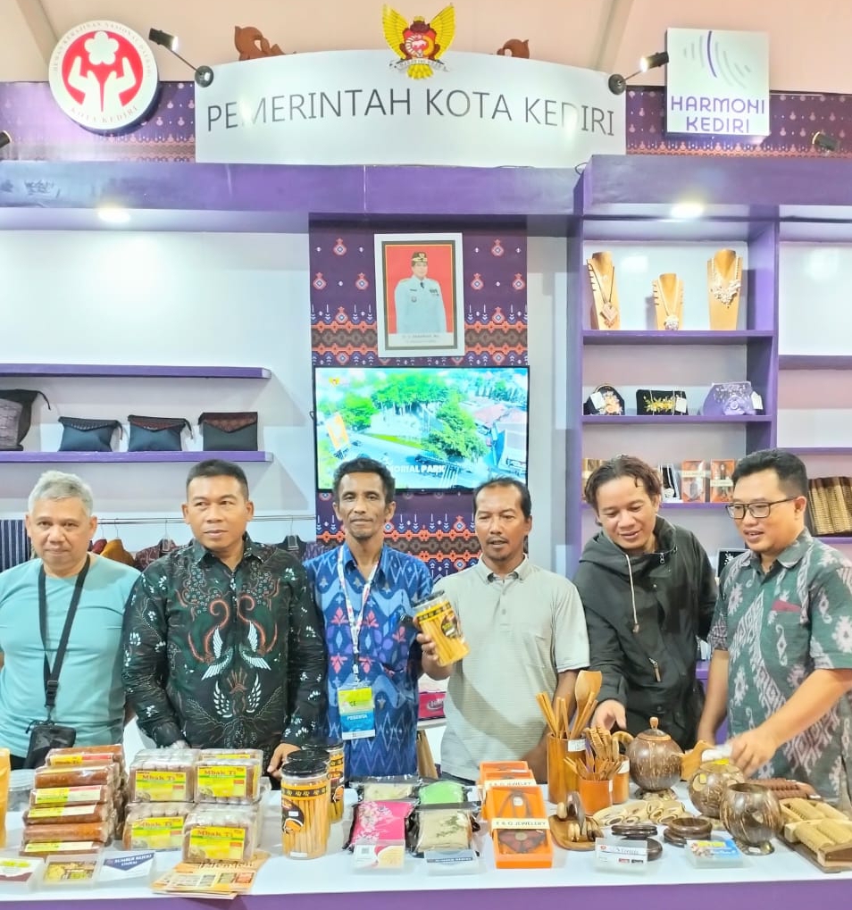 Kota Kediri Tampilkan Produk Lokal Stik Tahu 