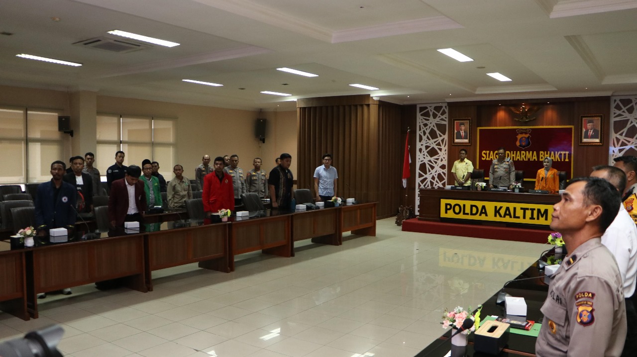 Polda Kaltim Ikuti Dialog Publik Virtual Bersama Divhumas Polri