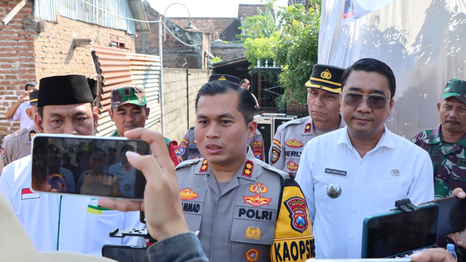 Sambut Hari Bhayangkara ke -78 Polres Nganjuk Beri Kado Bedah Rumah Warga