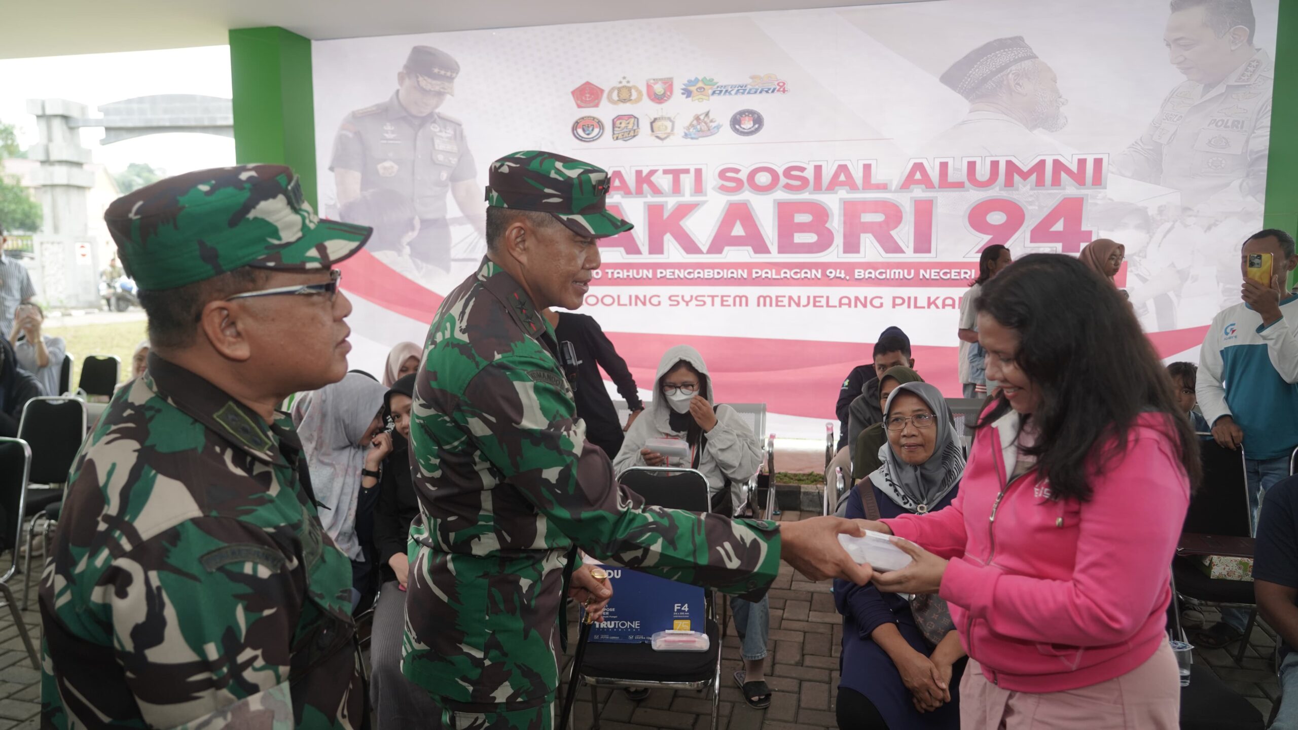 30 Tahun Darmabakti Akabri 94, Pangdam VI/Mulawarman Serahkan Kacamata