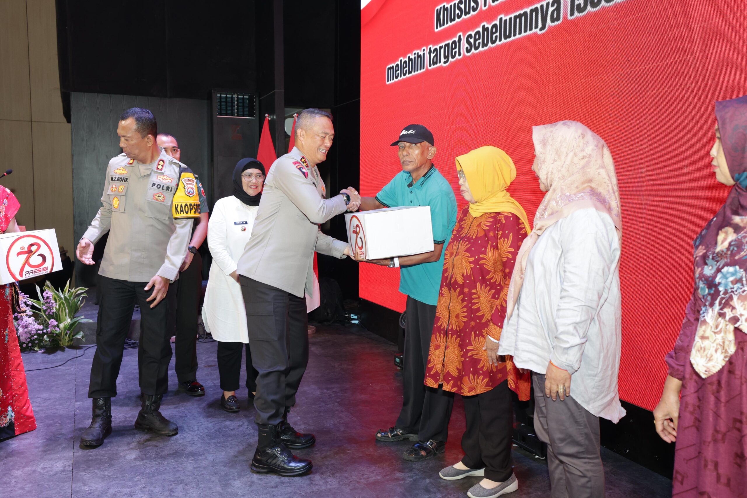 Hari Bhayangkara ke – 78 Polda Jatim Gelar Bakkes di Lumajang Layani 16 Ribu Lebih Warga Masyarakat