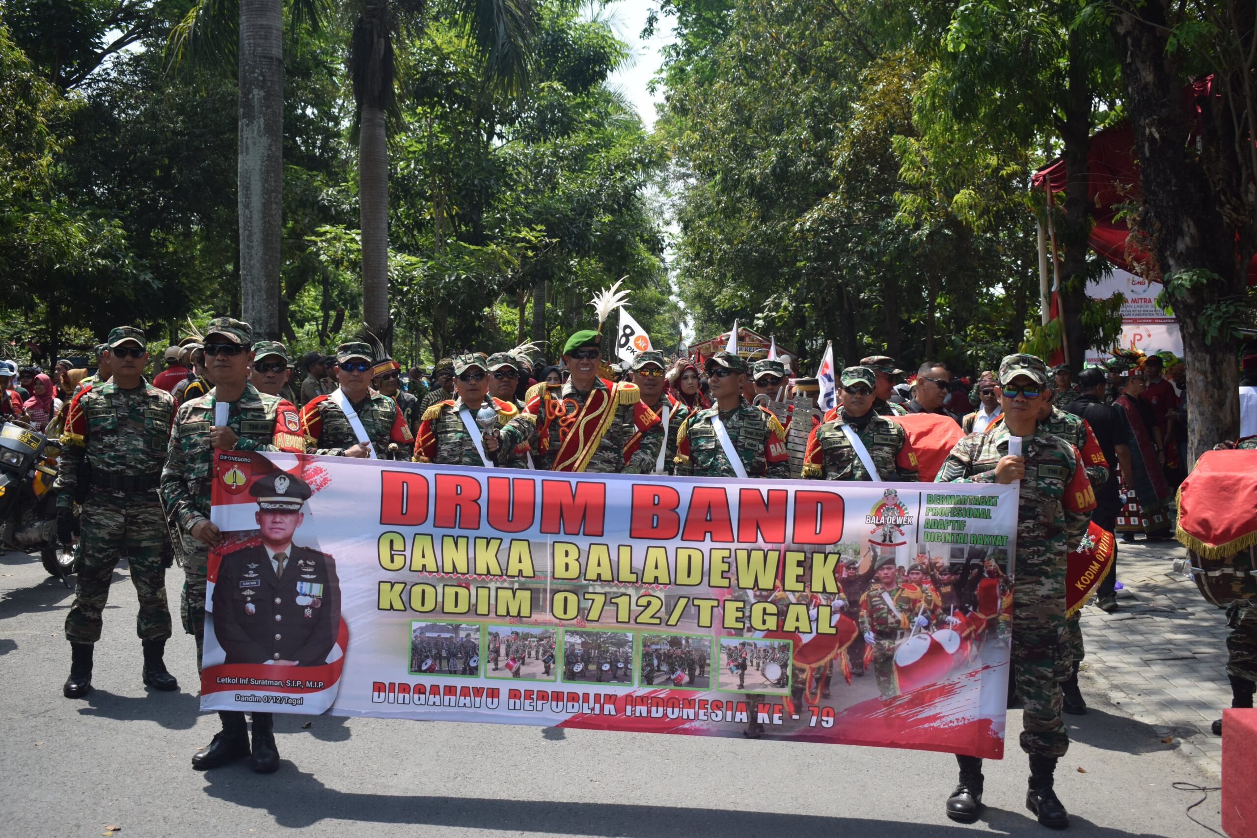 Kodim 0712 Tegal Tampilkan Drum Band Di Karnaval HUT RI Ke – 74 Tahun 2024