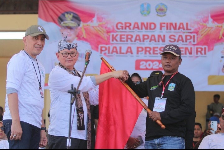 Peringati Hari Jadi Jatim ke-79, Pj Sekdaprov Jatim Buka Karapan Sapi Piala Presiden 2024