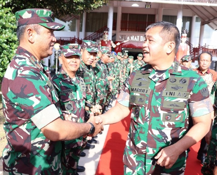 Danlanud Sam Ratulangi Antar Keberangkatan Kasad