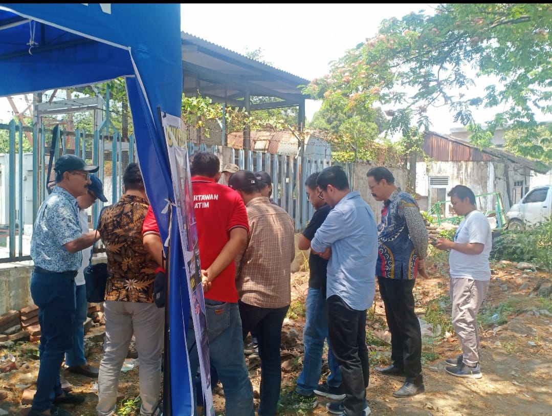 PT. Telkomsel dan Warga yang Lahannya Ditanam Kabel Mediasi di Kantor Desa Rangkah Kidul