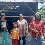 Kisah Pilu Penunggu Makam di Lebak: Tak Punya Rumah, Tidur di Poskamling Desa